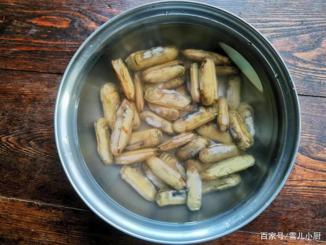 這個海鮮被稱作“小人仙”，肉質肥美，用這個方法做，一盤不夠吃