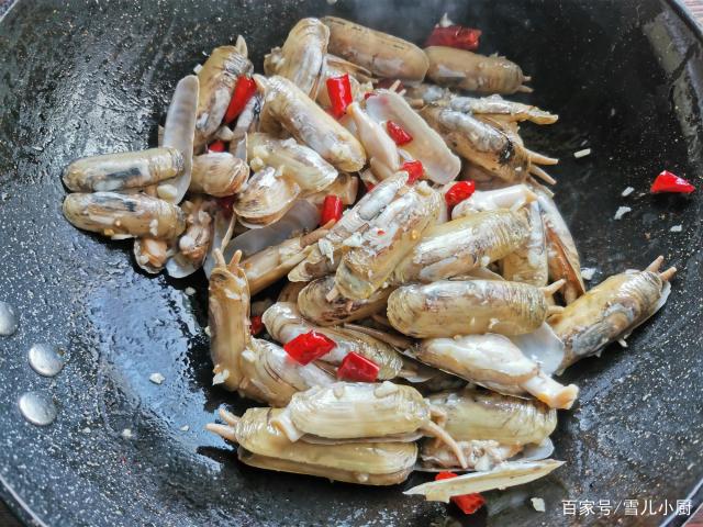 這個海鮮被稱作“小人仙”，肉質肥美，用這個方法做，一盤不夠吃
