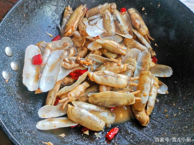 這個海鮮被稱作“小人仙”，肉質肥美，用這個方法做，一盤不夠吃